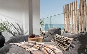 Khroma Luxury Suite 2 Beach Front Apartment