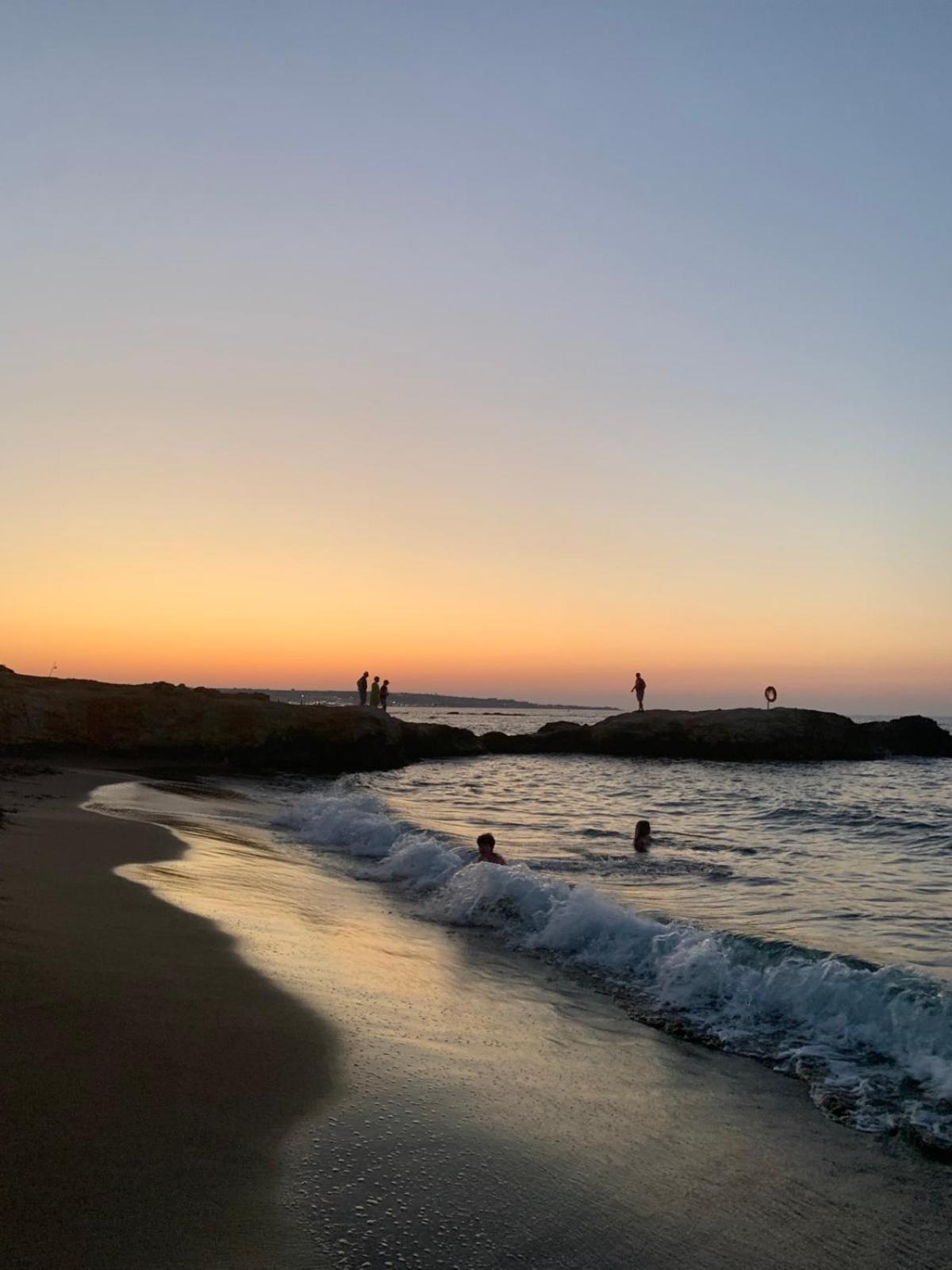 הרסוניסוס Khroma Luxury Suite 2 Beach Front Apartment מראה חיצוני תמונה