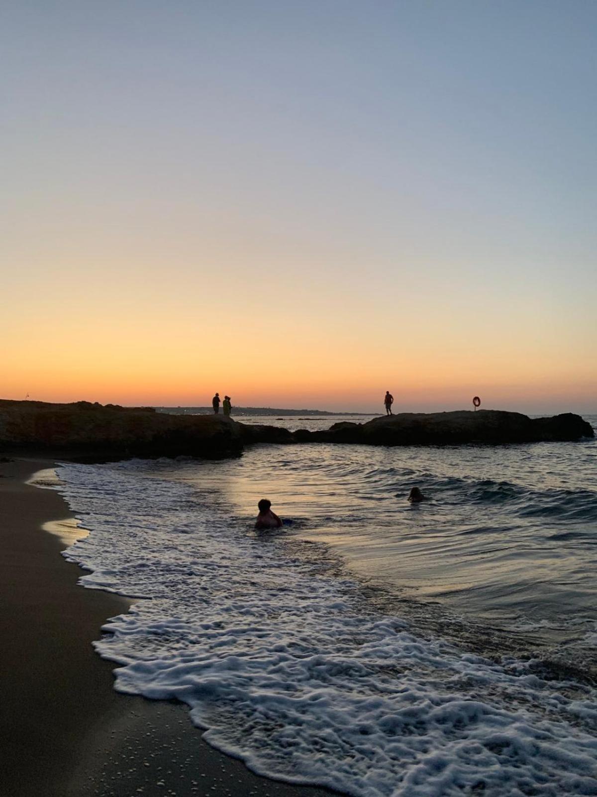 הרסוניסוס Khroma Luxury Suite 2 Beach Front Apartment מראה חיצוני תמונה