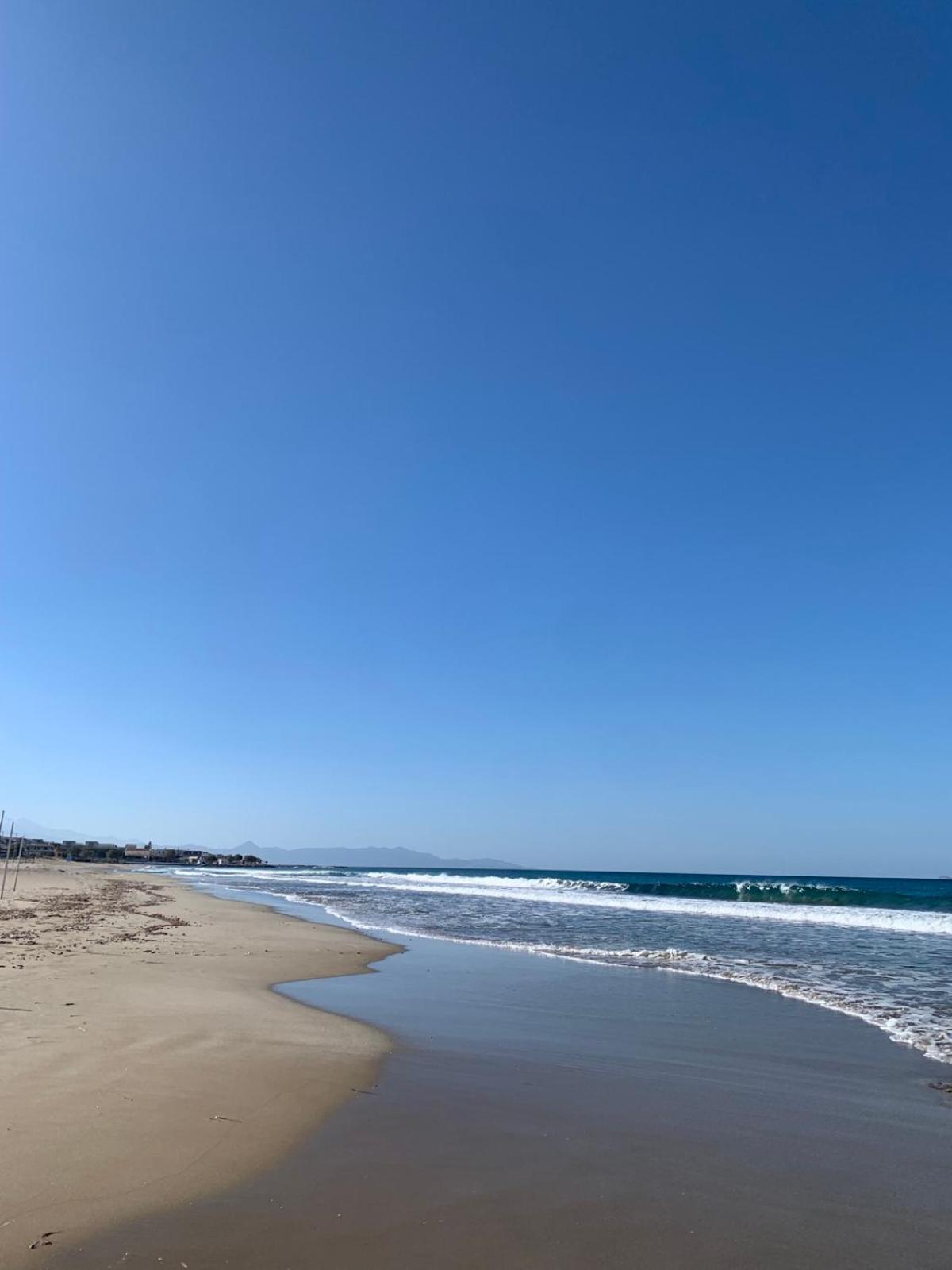 הרסוניסוס Khroma Luxury Suite 2 Beach Front Apartment מראה חיצוני תמונה