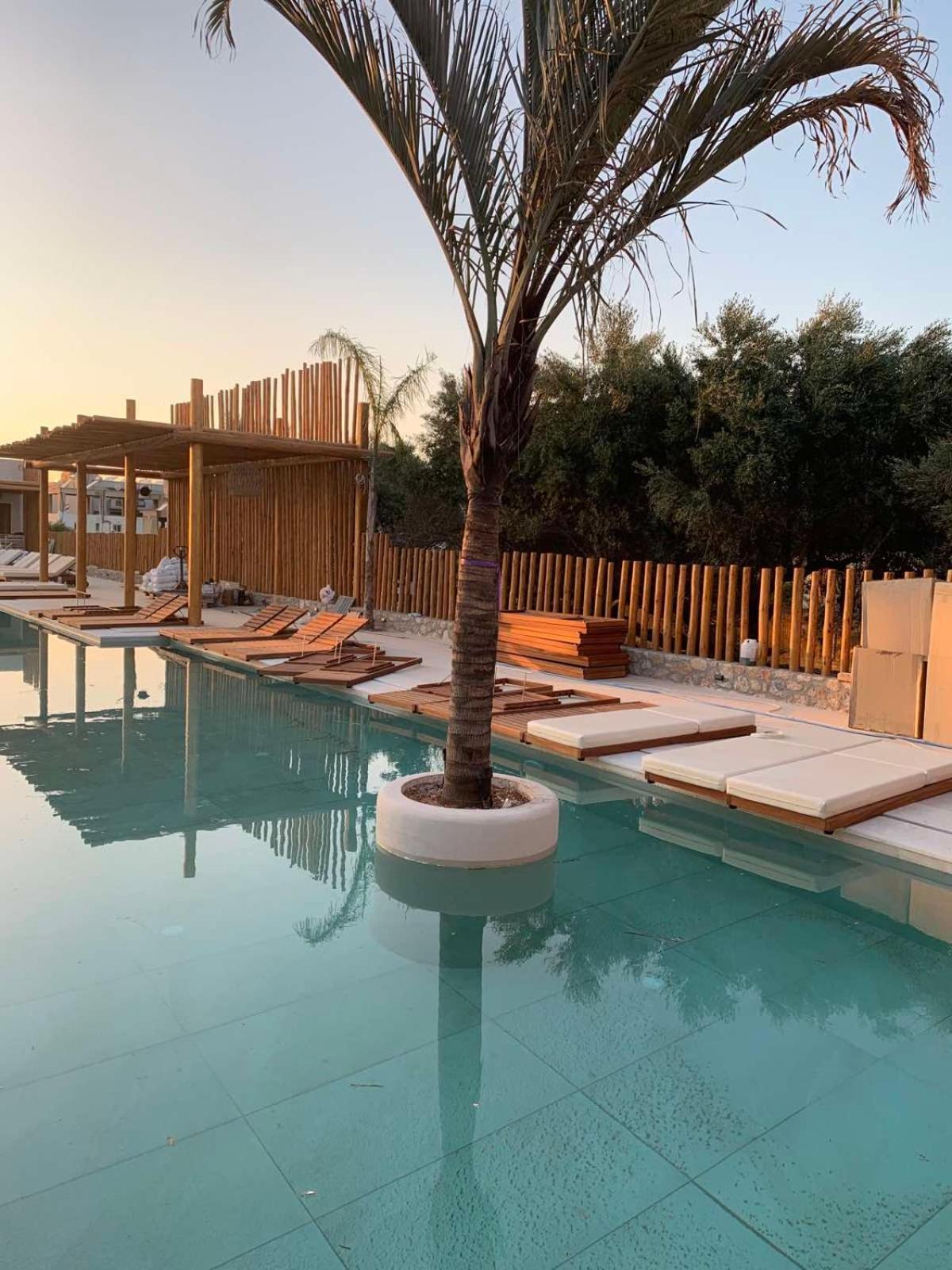 הרסוניסוס Khroma Luxury Suite 2 Beach Front Apartment מראה חיצוני תמונה